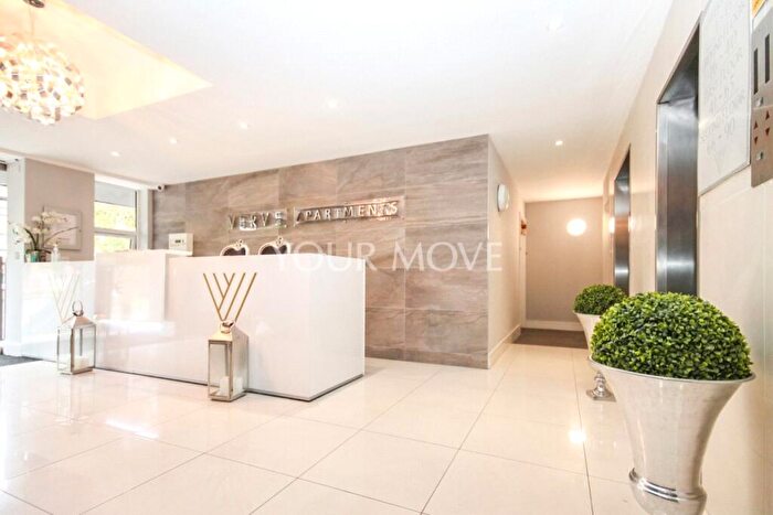 2 Bedroom Flat For Sale In Mercury Gardens, Romford, RM1