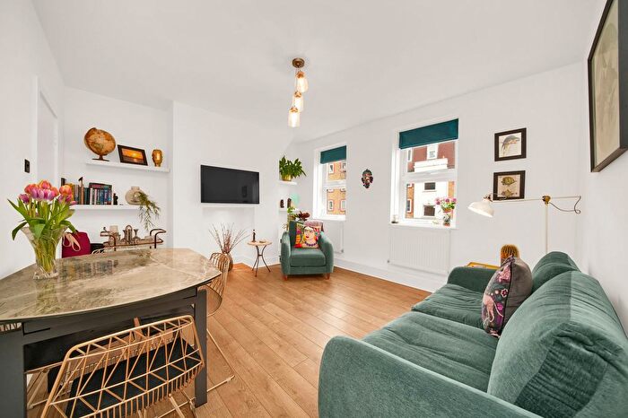 3 Bedroom Flat For Sale In Germander Way, London, E15