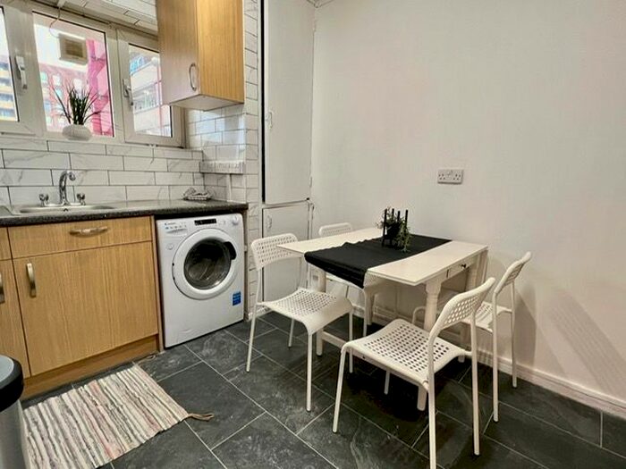 4 Bedroom Flat To Rent In Hampstead Road, Ucl, Lse, Fitzrovia, Regents Park, West End, Camden, Euston, London, NW1