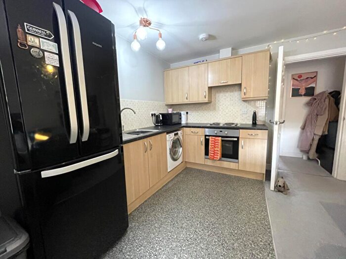 2 Bedroom Flat To Rent In Robey Ct // Bed Apt // Sept, LN5