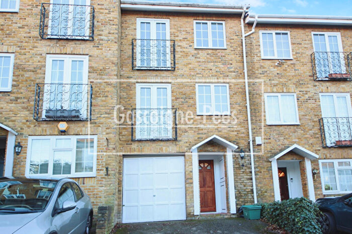 4 Bedroom Town House To Rent In Boyd Close, North Kingston, KT2
