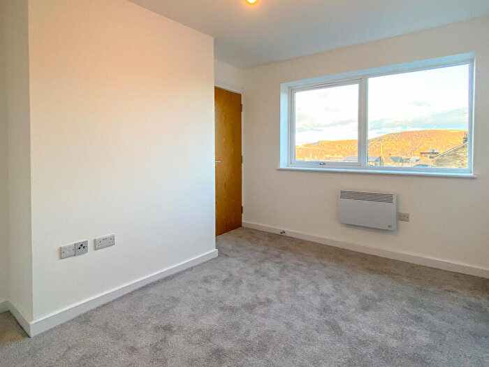 1 Bedroom Apartment To Rent In West Parade, Halifax, HX1