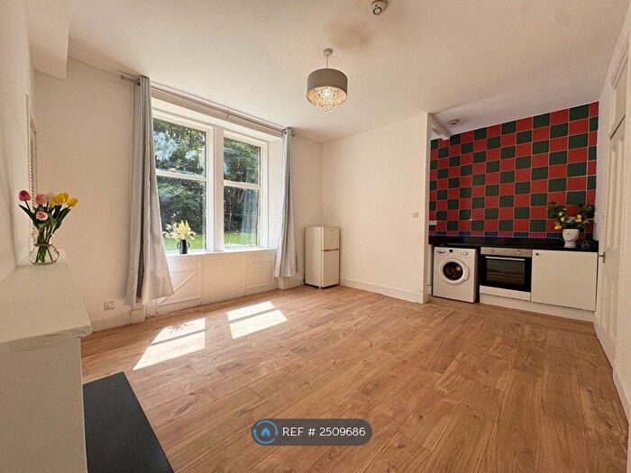 1 Bedroom Flat To Rent In Blackhall Street, Paisley, PA1