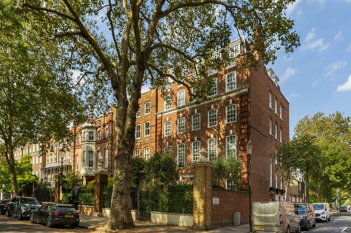 4 Bedroom Flat To Rent In Cheyne Walk, London, SW3