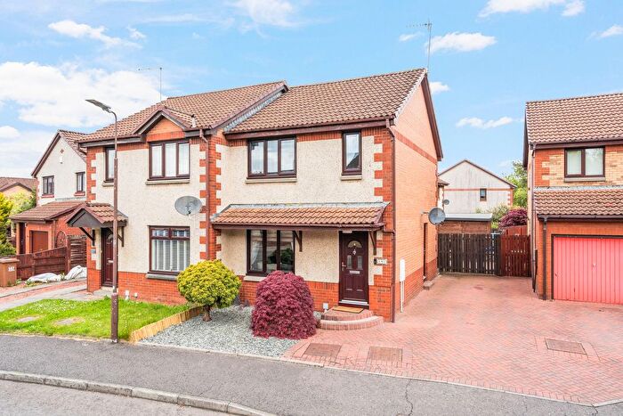 3 Bedroom Semi-Detached House For Sale In Foxknowe Place, Livingston, EH54