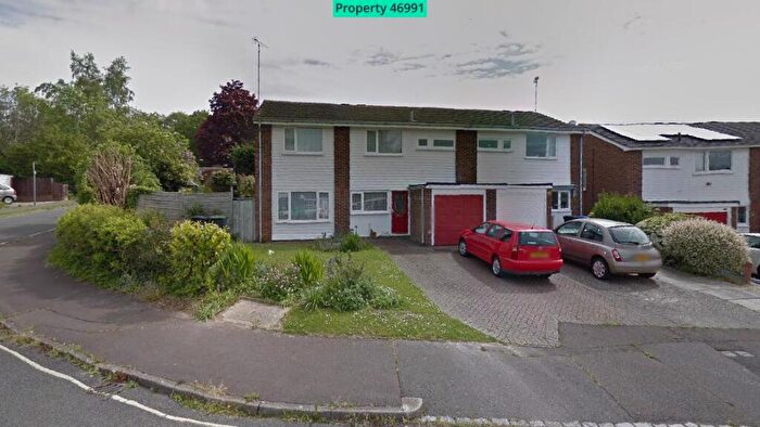 4 Bedroom Semi-Detached House To Rent In Barnmead, Haywards Heath, RH16