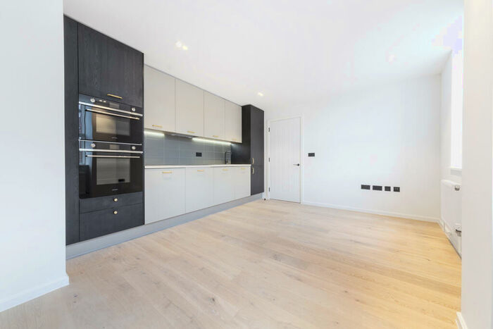 1 Bedroom Apartment To Rent In Catherine Street, St. Albans, Hertfordshire, AL3