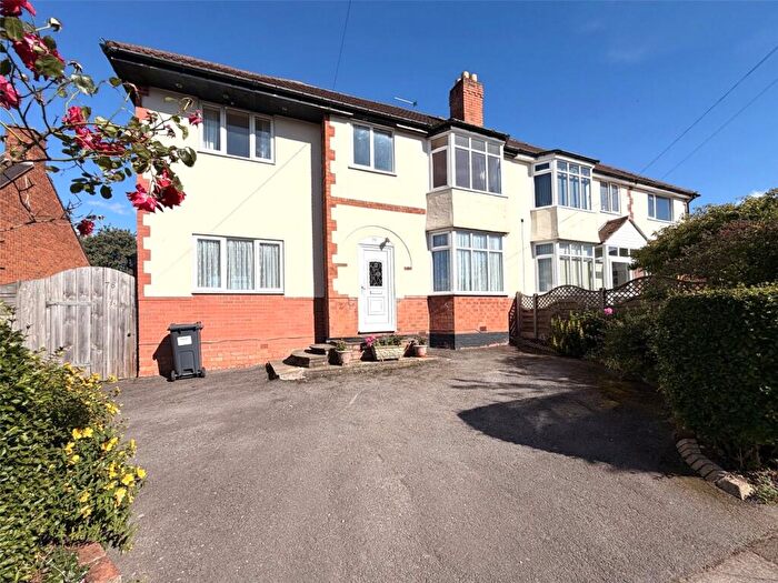 4 Bedroom Semi-Detached House For Sale In Bradstock Road, Birmingham, B30