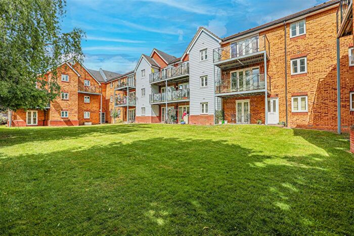 2 Bedroom Flat For Sale In Ebberns Road, Hemel Hempstead, HP3