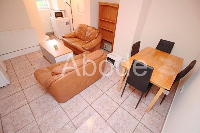 4 Bedroom House To Rent In Brudenell Street, Hyde Park, Leeds, LS6