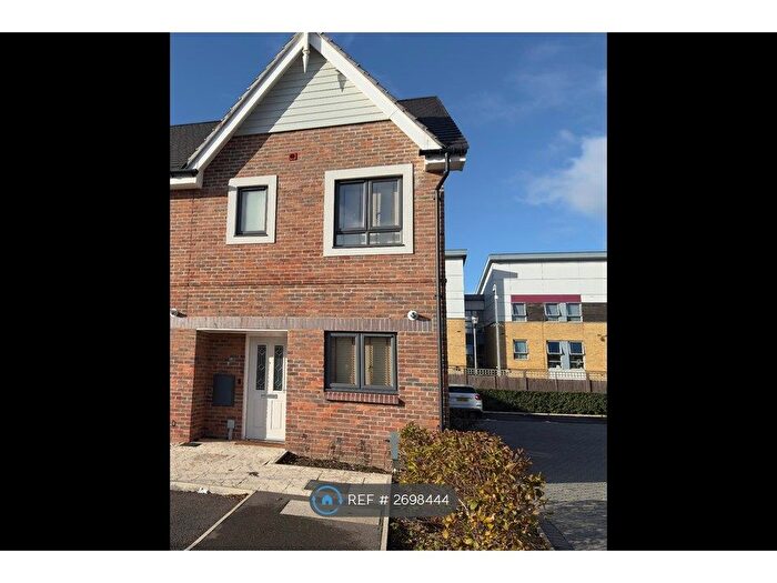 3 Bedroom End Terrace House To Rent In Richardson Close, Aylesbury, HP19