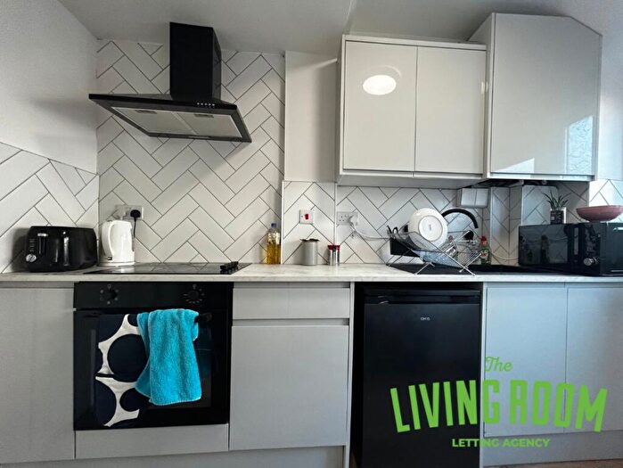 1 Bedroom Flat To Rent In Moy Road, Roath, Cardiff, CF24