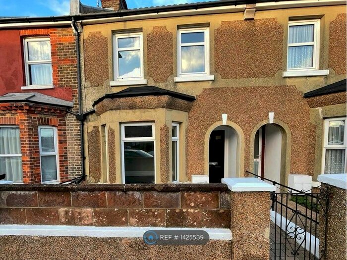 3 Bedroom Terraced House To Rent In Bourne Street, Eastbourne, BN21