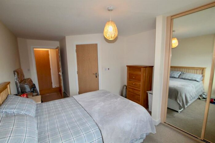 2 Bedroom Apartment To Rent In Hut Farm Place, Chandler's Ford, Eastleigh, SO53