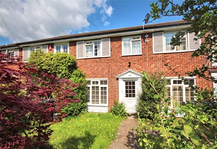 3 Bedroom Flat To Rent In Woking, Surrey, GU22