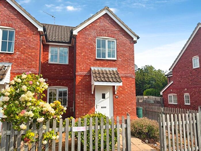 3 Bedroom End Of Terrace House For Sale In Old School Close, Feltwell, IP26