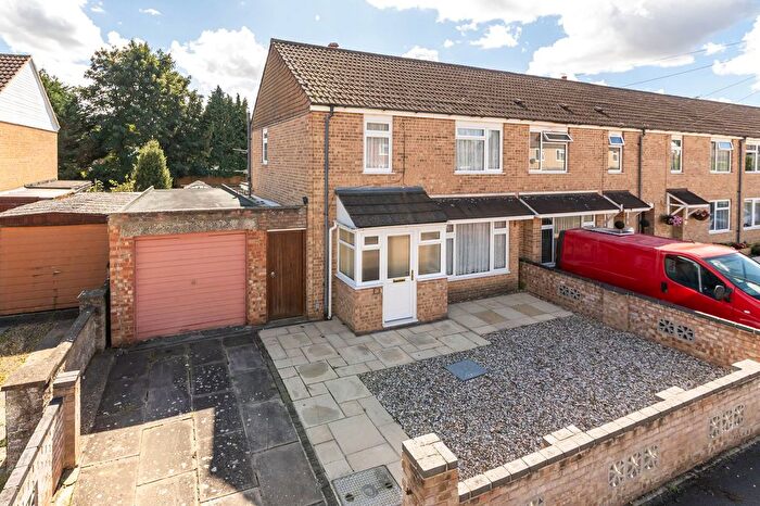 3 Bedroom End Of Terrace House For Sale In Crosslands Drive, Abingdon, OX14
