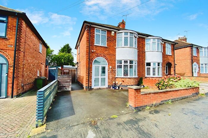 3 Bedroom Semi-detached House For Sale In Park Drive, Leicester Forest East, LE3