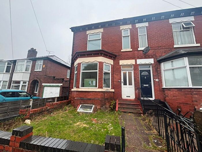 3 Bedroom Property To Rent In Turncroft Lane, Stockport, SK1