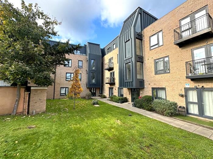 2 Bedroom Flat To Rent In Woodthorpe Road, Ashford, TW15