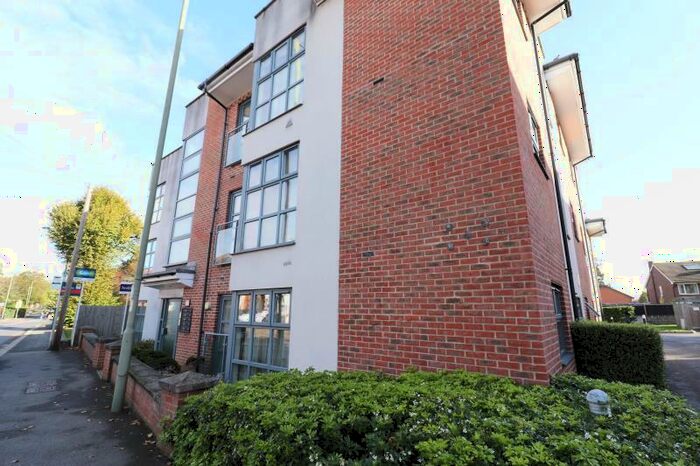 2 Bedroom Flat To Rent In Renaissance, Addlestone, KT15