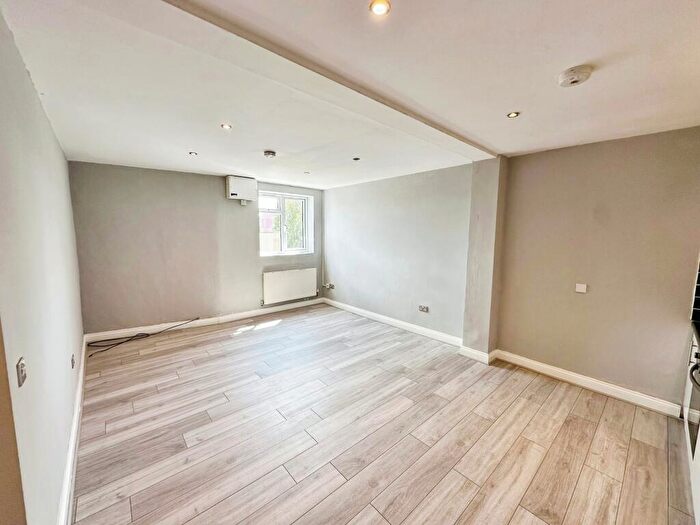 1 Bedroom Flat To Rent In High Road, Tottenham, London, N17