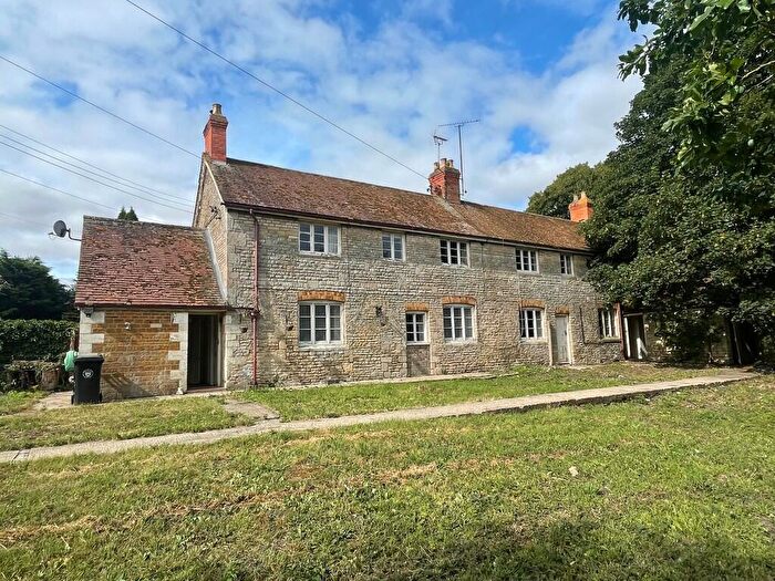 6 Bedroom Detached House For Sale In & Riverside Cottage, Swinstead Road, Creeton, NG33