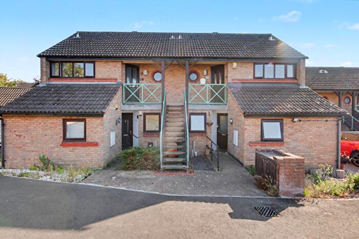 1 Bedroom Maisonette For Sale In Church Mews, Claremont Road, Laindon, SS15