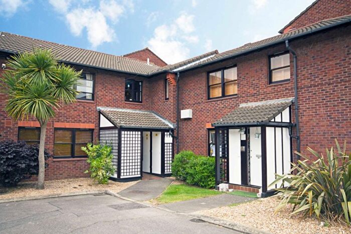 1 Bedroom Flat To Rent In Mayfield Road, Shepherds Bush, W12