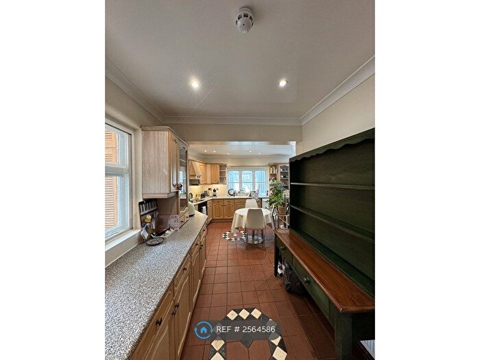 1 Bedroom Flat To Rent In Alderney Avenue, Osterley, TW5