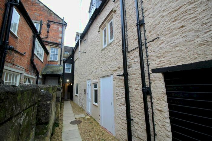 2 Bedroom Flat To Rent In Market Place, Chippenham, SN15