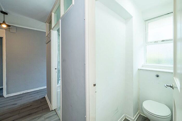 2 Bedroom Flat For Sale In Chippendale House, Churchill Gardens, Pimlico, London, SW1V