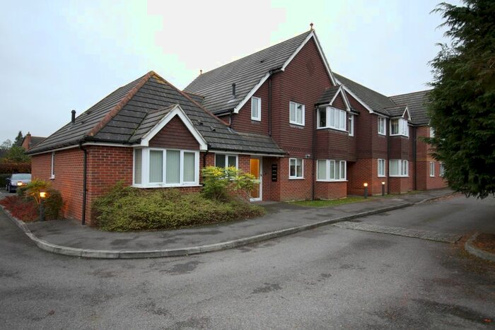 2 Bedroom Flat To Rent In Landseer Court, Baughurst, Tadley RG26