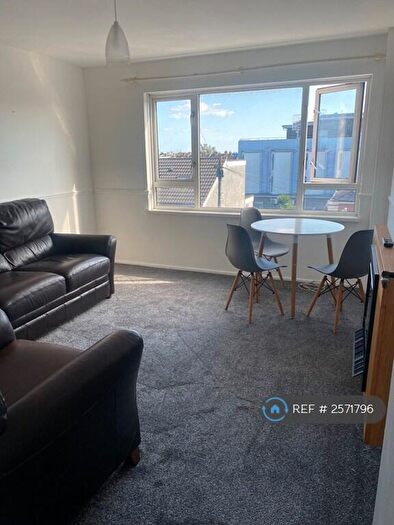 2 Bedroom Flat To Rent In Embassy Court, Southsea, PO4