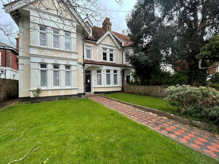 2 Bedroom Flat To Rent In Richmond Road, Worthing, BN11
