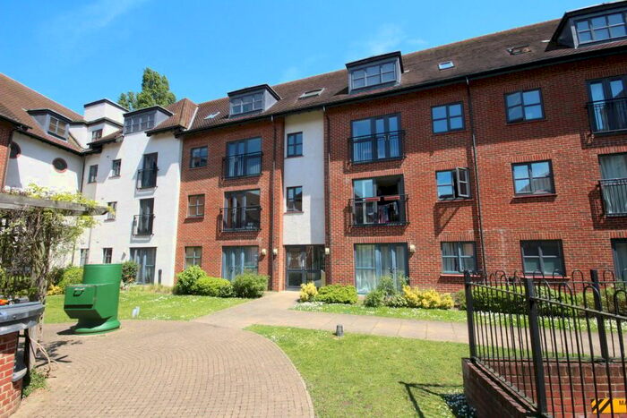 2 Bedroom Flat To Rent In Dunkerley Court, Birds Hill, Letchworth Garden City, SG6