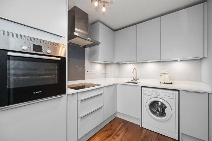 2 Bedroom Flat To Rent In Johnston Court, Oliver Road, E10