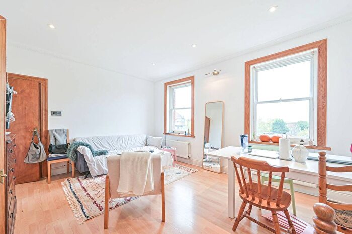 2 Bedroom Flat To Rent In Frognal, Hampstead, London, NW3