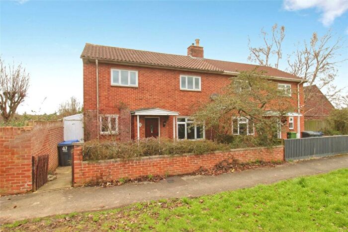 3 Bedroom Semi Detached House For Sale In Lambrok Close, Trowbridge, BA14