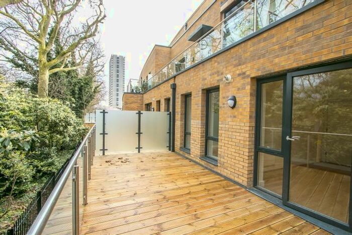 1 Bedroom Flat To Rent In Southwark Park Road, Bermondsey, London, SE16