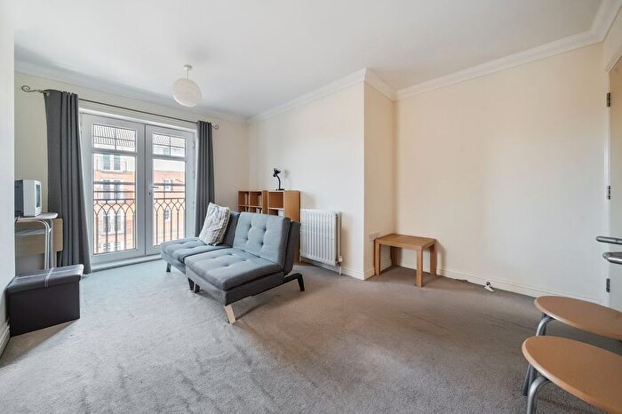 2 Bedroom Flat For Sale In Causton Gardens, Eastleigh, Hampshire, SO50