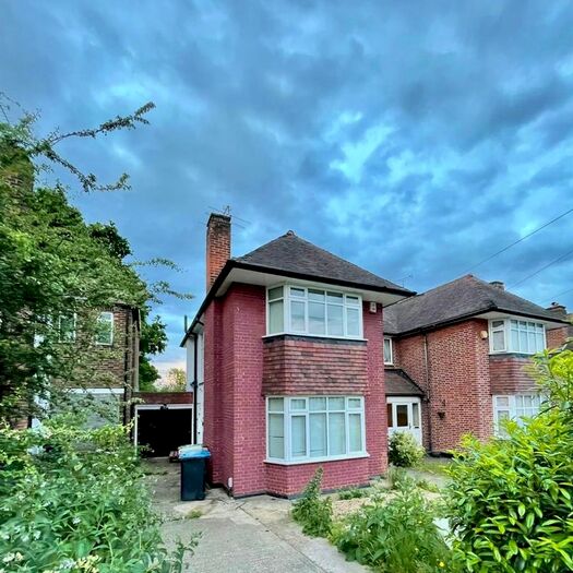4 Bedroom Semi-Detached House To Rent In Valley Drive, London, NW9