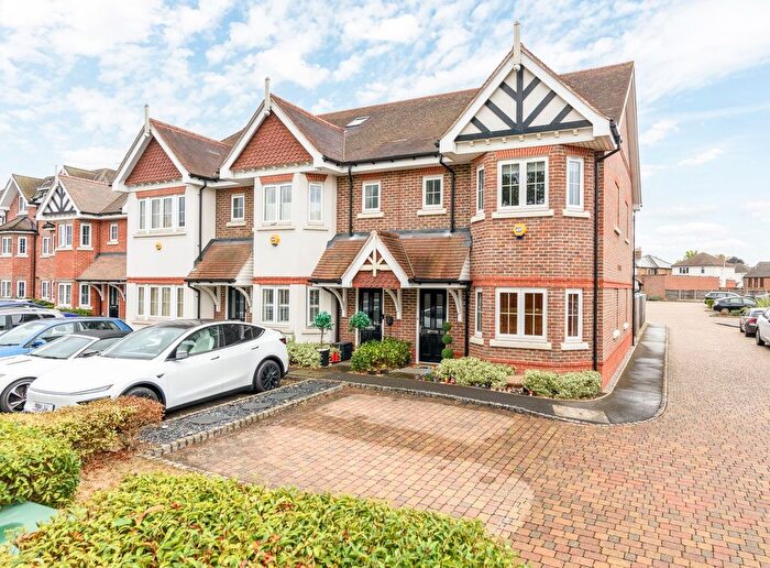 4 Bedroom Property For Sale In Trenchard Close, Hersham Village, KT12