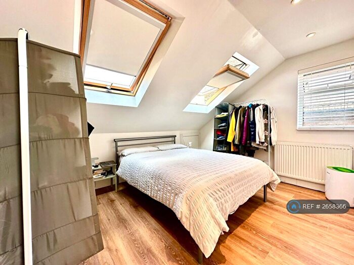 1 Bedroom Flat To Rent In The Limes Avenue, London, N11