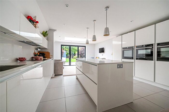 4 Bedroom Terraced House For Sale In Thornton Road, Barnet, EN5