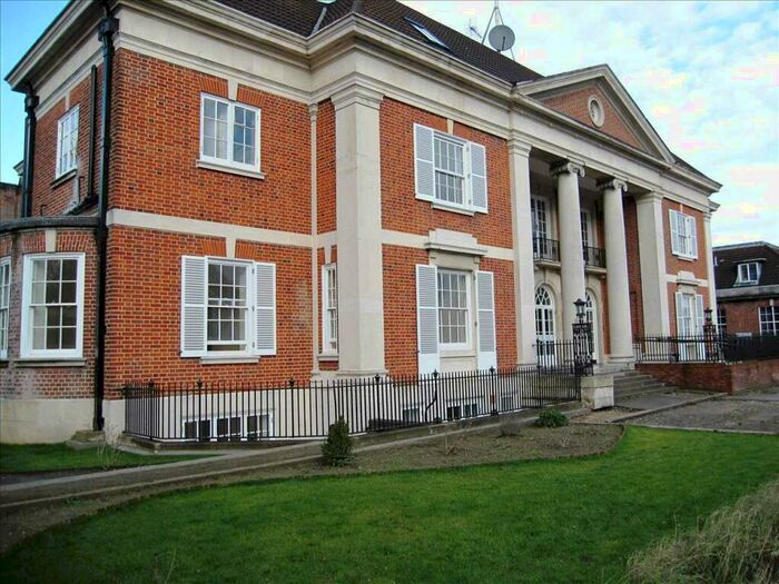 3 Bedroom Apartment To Rent In Near Reedham Railway Station, CR8