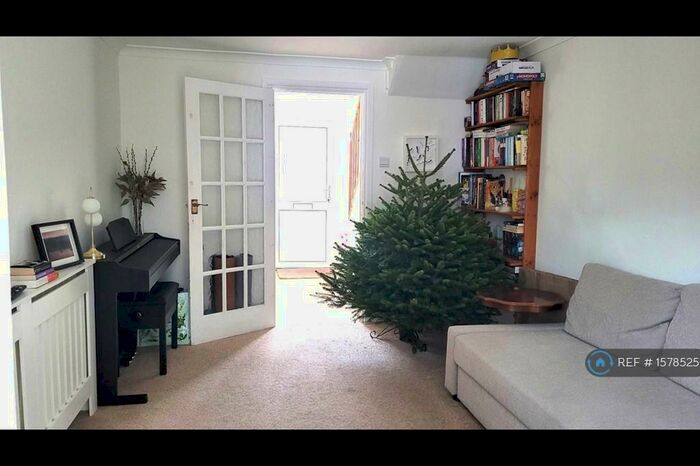 2 Bedroom End Of Terrace House To Rent In Hawkins Road, Cambridge, CB4