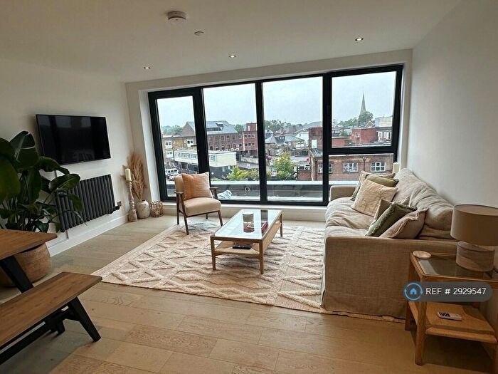 1 Bedroom Flat To Rent In Bridge House, Weybridge, KT13