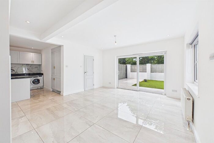 4 Bedroom End Of Terrace House To Rent In Beverley Gardens, Worcester Park, KT4