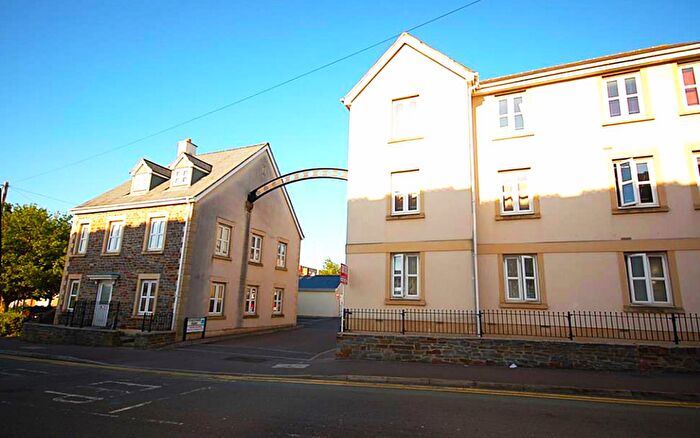 3 Bedroom Flat To Rent In Pendennis Park, Staple Hill, Bristol, BS16